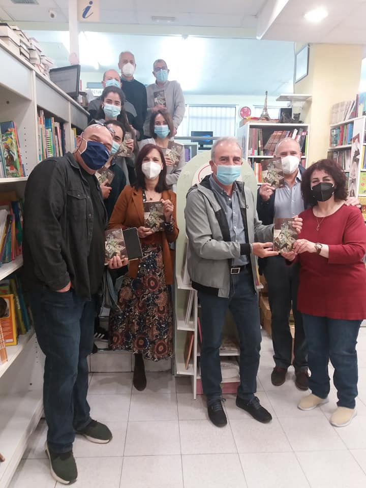 El escritor Jorge Sanz visita la librería París de Zaragoza